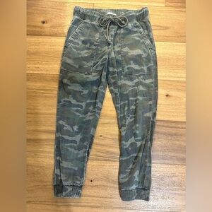 Bella Dahl Camo Jogger Pants Size Small